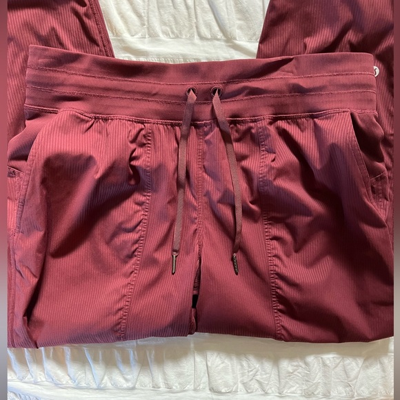 Lululemon Dance Studio Mid-Rise Jogger Full Length Garnet Burgundy Size 12 EUC - Picture 6 of 11